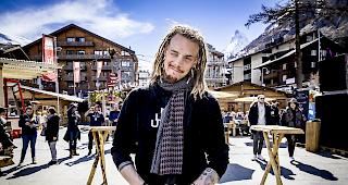 <b>Selbstbewusst.</b> JulDem findet, dass die Walliser Kulturszene zu wenig gef&ouml;rdert wird. Um dies zu &auml;ndern, m&ouml;chte er selbst seinen Beitrag leisten.