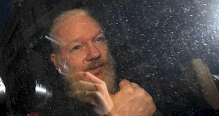 Nach fast siebenj&auml;hrigem Asyl in der ecuadorianischen Botschaft in London ist Wikileaks-Gr&uuml;nder Julian Assange festgenommen worden.