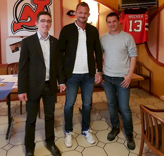 Michael Kreuzer, Nationalrats- und Ständeratskandidat, Oliver Stehlin, neuer Präsident SVP Visp-Eyholz und Simon Gasser, Nationalratskandidat JSVP (von links).