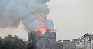 Nach Informationen der franz&ouml;sischen Nachrichtenagentur AFP k&ouml;nnte der Brand mit Renovierungsarbeiten zusammenh&auml;ngen.