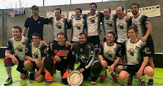 Herren A. Die Blacknosesheep k&ouml;nnen sich nach einem spannenden Duell gegen den UHC Embd Devils als Meister feiern lassen.