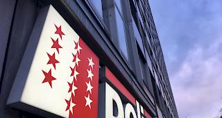 Bandenm&auml;ssig. Die Kantonspolizei hat drei Personen festgenommen, die in Crans-Montana in mehrere Luxusgesch&auml;fte eingebrochen sind.