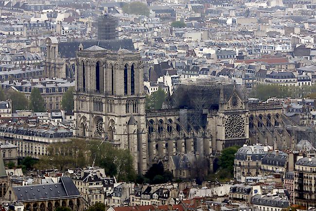 Wahrzeichen. Die Brandkatastrophe von Notre-Dame löste eine Welle der Hilfsbereitschaft aus. Mehrere Staaten boten die Entsendung von Experten an.