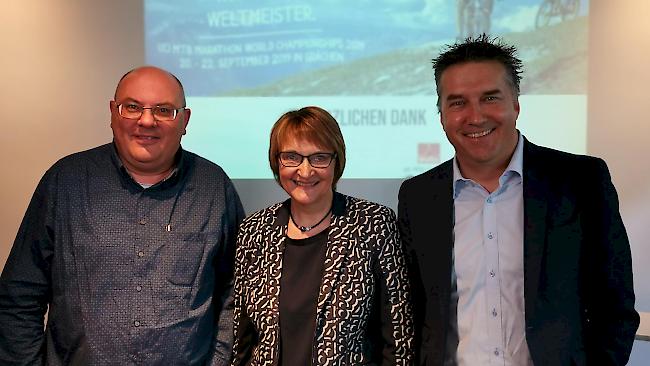 Christof Biner (Gemeindepräsident), Beatrice Meichtry (Marketing Grächen Tourismus) und Berno Stoffel (CEO Grächen Tourismus), von links, bilden das OK-Präsidium der MTB-WM.