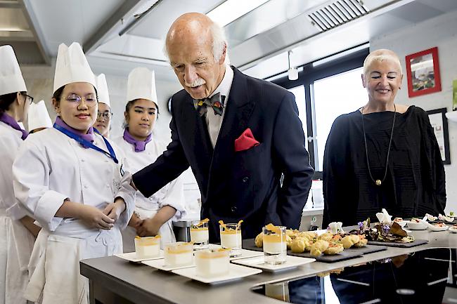 Modern. Im Beisein von Schweizer Gastro-Stars wie Anton Mosimann oder Irma Dütsch wurde am Dienstag in Le Bouveret ein neues Kochlabor für angehende Spitzenköche eröffnet.