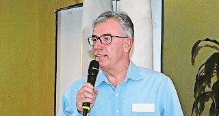 Thomas Zwald, Generaldirektor der Cremo, will am Standort in Siders  Raclettek&auml;se herstellen.