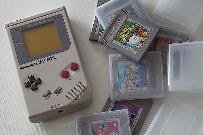 Game Boy. Über mehrere Generationen hinweg wurden fast 120 Millionen Geräte verkauft.