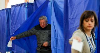 Poroschenko oder Selenskyj? Rund 30 Millionen W&auml;hlen m&uuml;ssen sich am Sonntag f&uuml;r einen der beiden entscheiden.