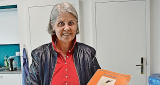 Stolz auf ihr Werk: Elise Bregy mit dem &laquo;coolen Heft&raquo;.