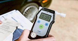 In den Weihnachts- und Silvestern&auml;chten steigt der Anteil der schweren Autounf&auml;lle unter Alkoholeinfluss von einem Drittel auf fast die H&auml;lfte. 