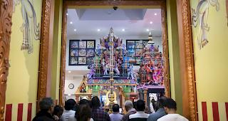 Am Freitagabend haben mehrere Dutzend Menschen des Berner Ehepaars gedacht, das bei den Terroranschl&auml;gen in Sri Lanka am Ostersonntag ums Leben kam.