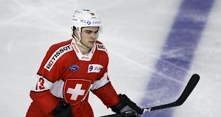 Was f&uuml;r ein Deb&uuml;t! Nico Hischier stellte mit drei Toren zum 6:0-Erfolg &uuml;ber Frankreich gleich bei der Premiere am Freitagabend klar, dass er in der Offensive der neue Chef im Schweizer Team wird.