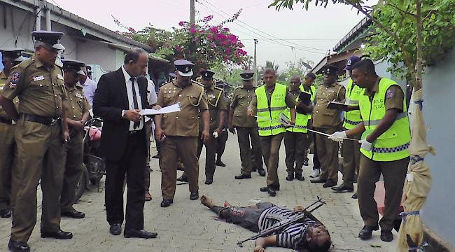 In der Nacht zum Samstag (Ortszeit) sind nach mehreren Explosionen in einem von Sicherheitskräften umstellten Haus im Osten Sri Lankas 15 Leichen entdeckt worden. 