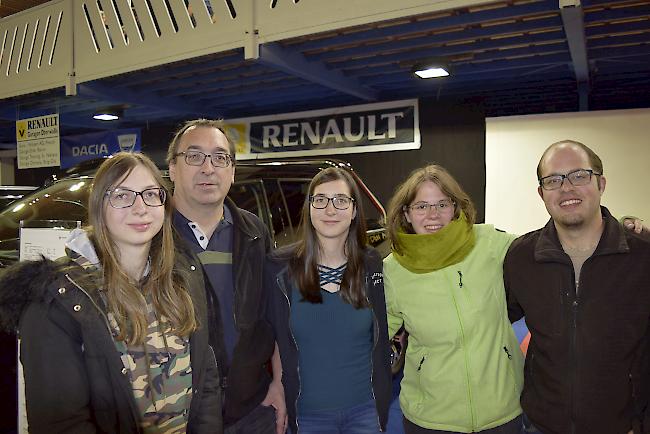 Angela (20), Hans (53) und Michaela (19) Kalbermatten aus Eisten, Jasmin Ritz (26) und Fabian Berchtold (27) aus Ried-Brig.