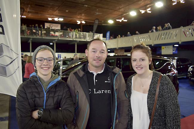 Noel (13), Christian (43) und Fabienne (19) Berchtold aus Stalden.