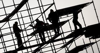 Um Schwarzarbeit und Lohndumping wirksamer zu bek&auml;mpfen, sollten den zust&auml;ndigen Stellen zus&auml;tzliche Ermittlungsressourcen zur Verfügung gestellt werden.