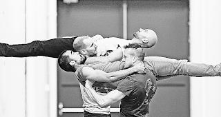 Professioneller Tanz. Die Produktion &laquo;Lift&raquo; von Jozsef Trefeli wird im Rahmen des Tanzfests in Brig zu sehen sein.Foto Gregory Batardon