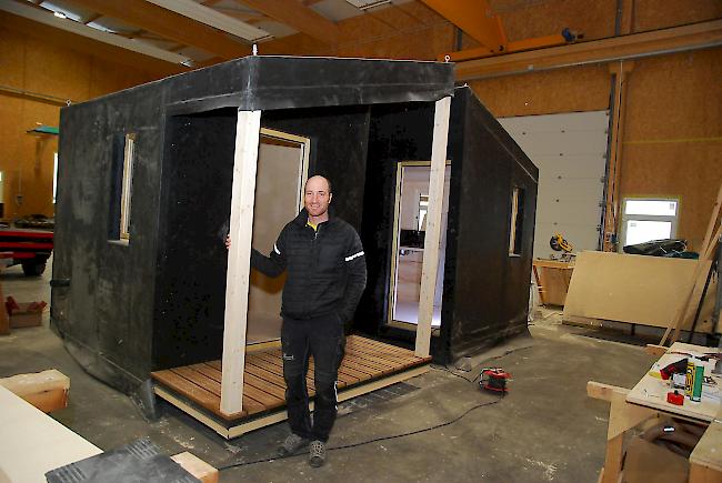 Joël Morerod aus Aigle hat die ersten zwei Module für mobile Alphütten beinahe fertig gestellt.