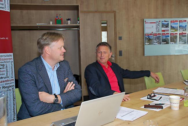 Zufrieden. Roger Michlig, Geschäftsleiter RW Oberwallis (links), und Verwaltungsratspräsident Richard Kalbermatter ziehen nach 10 Jahren eine positive Bilanz.