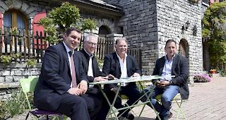 <b>Guten Mutes.</b> Die Gemeindepr&auml;sidenten Pierre Berthod (Siders), Alain Perruchoud (Chalais), Olivier Perruchoud (Chippis) und Marcel Bayard (Gr&ocirc;ne) freuen sich auf ein&nbsp;intensives und ergiebiges Jahr.