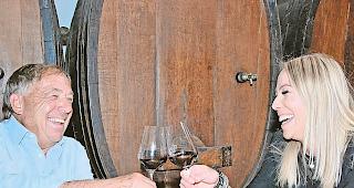 Pure Freude. Larissa und Fran&ccedil;ois Kuonen stossen auf ihren Erfolg an.