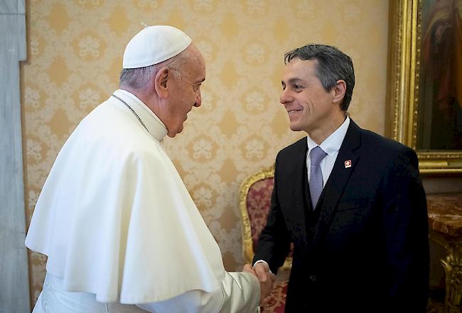 Papst Franziskus hat am Samstag Aussenminister Ignazio Cassis empfangen. Zum Inhalt des Treffens gab es keine Angaben.