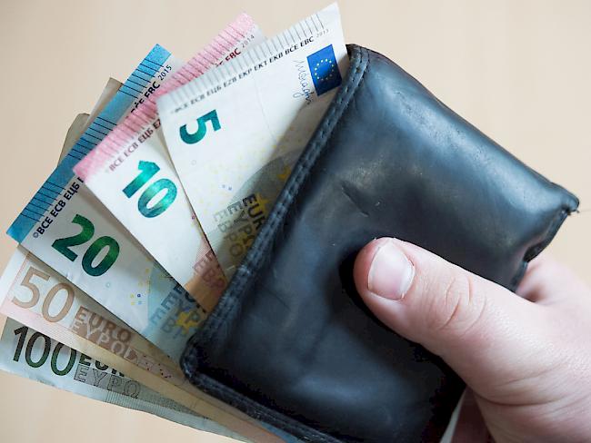 Wer das Bürgereinkommen erhält, darf nicht mehr als 6000 Euro Ersparnisse haben, keine Immobilie von mehr als 30