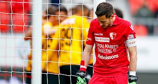 Chancenlos. Der FC Sitten mit Torh&uuml;ter Kevin Fickentscher musste sich vor heimischer Kulisse gegen Meister YB mit 0:4 geschlagen geben.