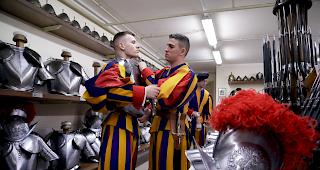 Tradition. Die Vereidigungsfeier in der kleinsten Armee der Welt findet immer am 6. Mai statt.