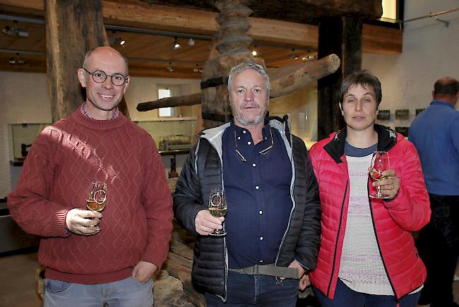 Grosse Pläne. Winzer-Präsident Pierre-Antoine Héritier, flankiert von den Vorstandsmitgliedern Daniel Etter und Anne-Laure Paccolat.