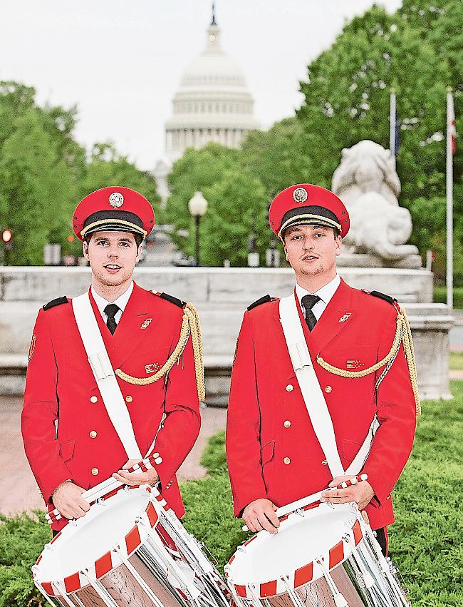 Elias Fux (21) und Jérémy Absil (24) vor dem Kapitol in Washington.
