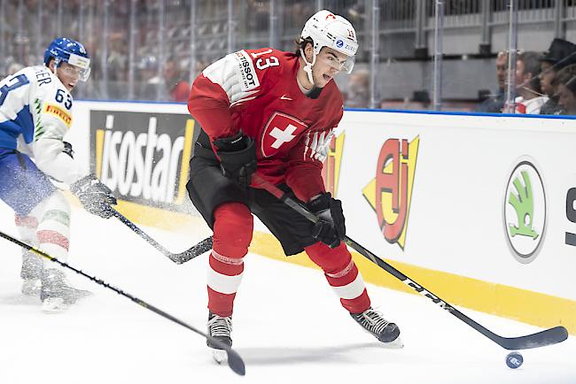 Nico Hischier traf für die Schweiz in der 50. Spielminute zum 9:0.