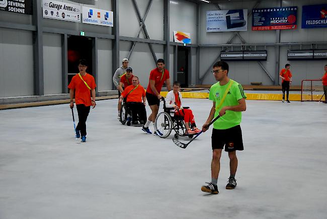 Impressionen des Unihockeyturniers in Brig.