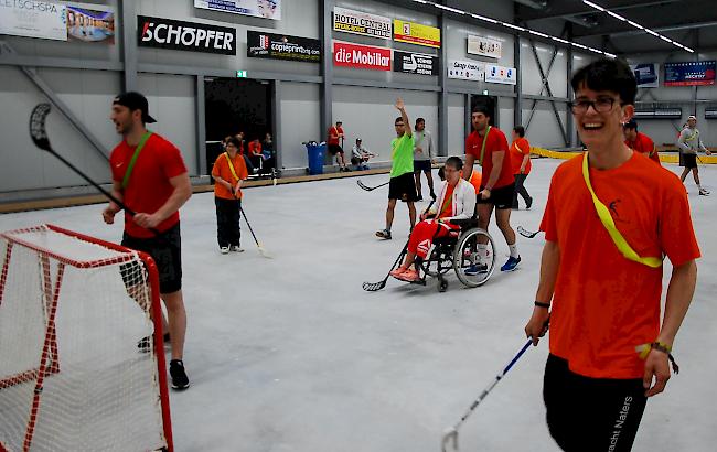 Impressionen des Unihockeyturniers in Brig.