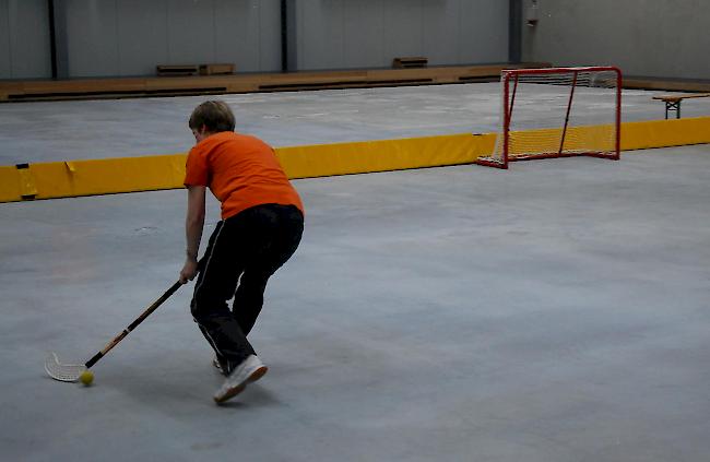 Impressionen des Unihockeyturniers in Brig.