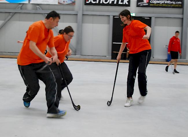 Impressionen des Unihockeyturniers in Brig.