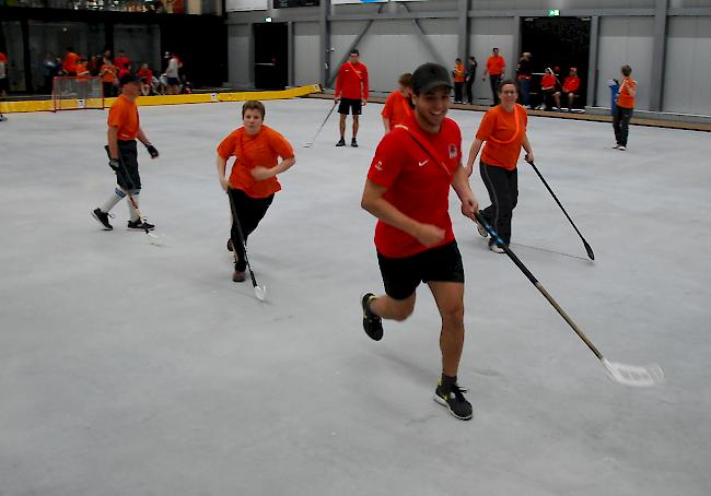 Impressionen des Unihockeyturniers in Brig.