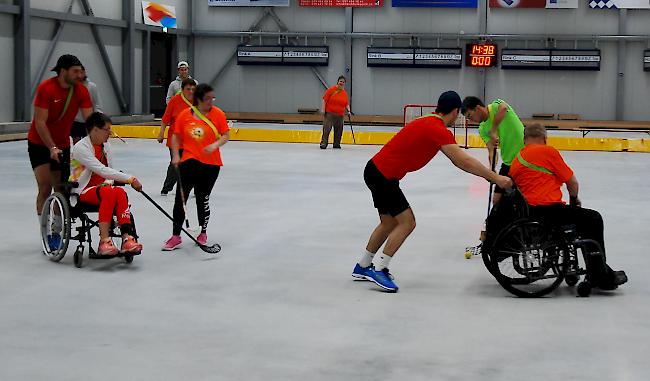 Impressionen des Unihockeyturniers in Brig.