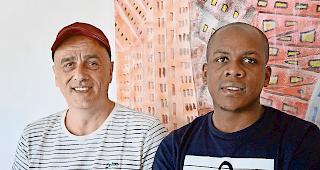 Gegens&auml;tzliches und Verbindendes. Stephan Nater (links) und O&rsquo;Maurice Mboa stellen gemeinsam aus. Foto WB