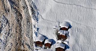 Eine grosse Lawine verfehlte einen Weiler im L&ouml;tschental nur knapp. (Foto vom 15.Januar 2018)