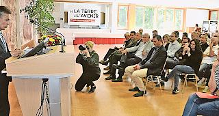 Beziehungsnetz aufbauen. Pierre-Andr&eacute; Pannatier hob die Vorteile des &shy;Besch&auml;ftigungsprogramms hervor.