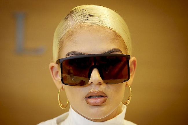 Der Teufel trägt Prada. Oder Gucci, oder sonst was Teures. Die Rapperin Loredana soll zwei Oberwalliser betrogen haben.
