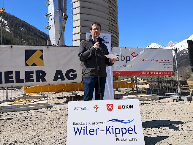 VR-Präsident Reinhard Tannast anlässlich des Spatenstichs zum Wasserkraftwerk Wiler-Kippel.