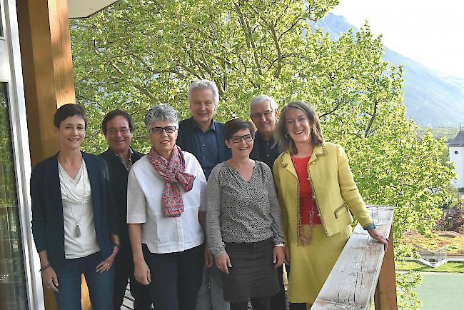 OKHW-Präsidentin Brunhilde Matter (rechts) kann sich aufs Engagement der Vorstandsmitglieder Sabine Indermitte-Baumgartner, Christian Pfaffen, Christine Kuster, Martin Lötscher, Fabienne Murmann und Kurt de Sepibus (von links) stützen.