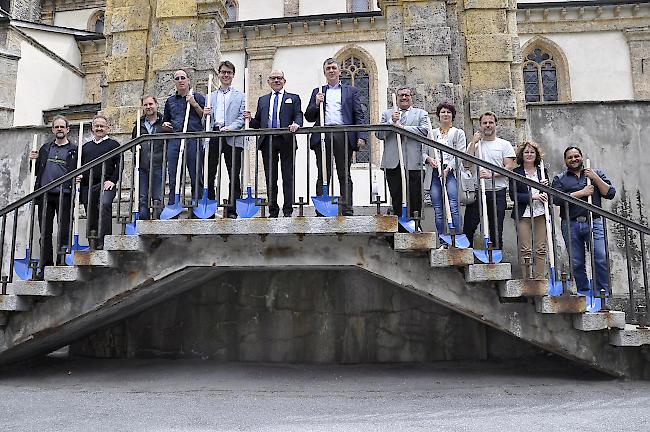 Verantwortliche des Projekts: Die Treppe von der Strasse zur Kirche hin wird ebenfalls neu gestaltet.