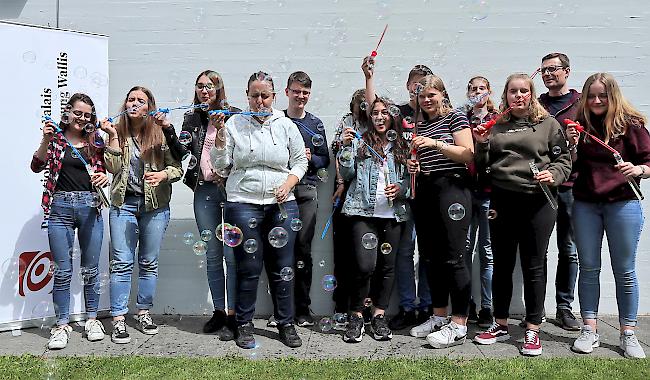 Gewinner des Klassenwettbewerbs «Experiment Nichtrauchen»: Schulklasse aus Gampel-Steg. 