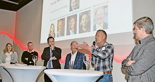 Debattierten. Von links: Monika Bandi (Universit&auml;t Bern), David Wyssen (Direktor Bellwald Sportbahnen), &shy;Moderator Thomas Egger, Markus Schmid (Pr&auml;sident Walliser Hotelierverein), Markus Hasler (Direktor Zermatt Bergbahnen) und Damian Constantin (Direktor Valais/Wallis Promotion).