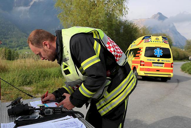 Einsatzleiter Michel Vouilloz behält mittels Skizze den Überblick.