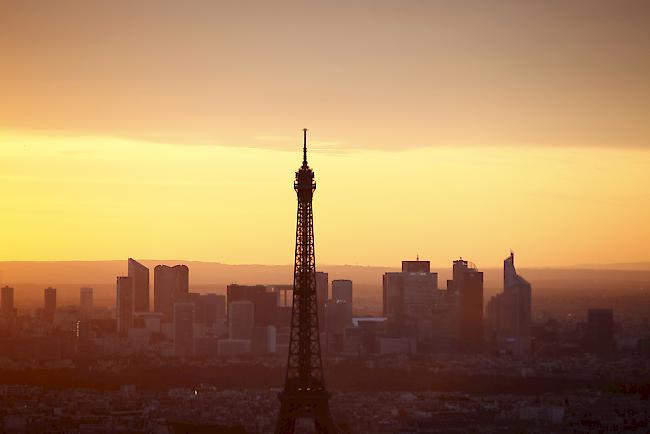 Der Eiffelturm musste am Montag bis auf weiteres geschlossen werden.