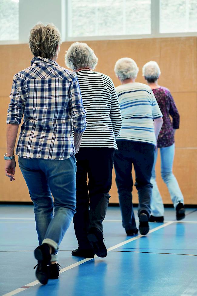 Bei der choreografierten Tanzform «Line-Dance» gehts tatsächlich um Linien und schön in Reih und Glied.